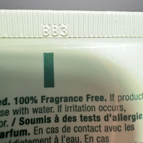 Clinique: Scrub Cream & Clarifying Lotion 2 (NEW - travel sizes) - Picture 8 of 9